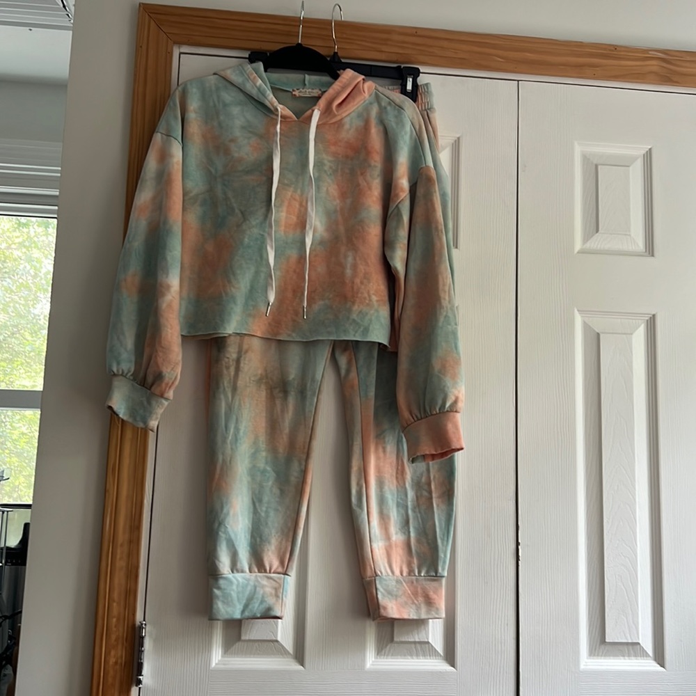 Altar’d State crop top and matching pants. Peach and teal colors.